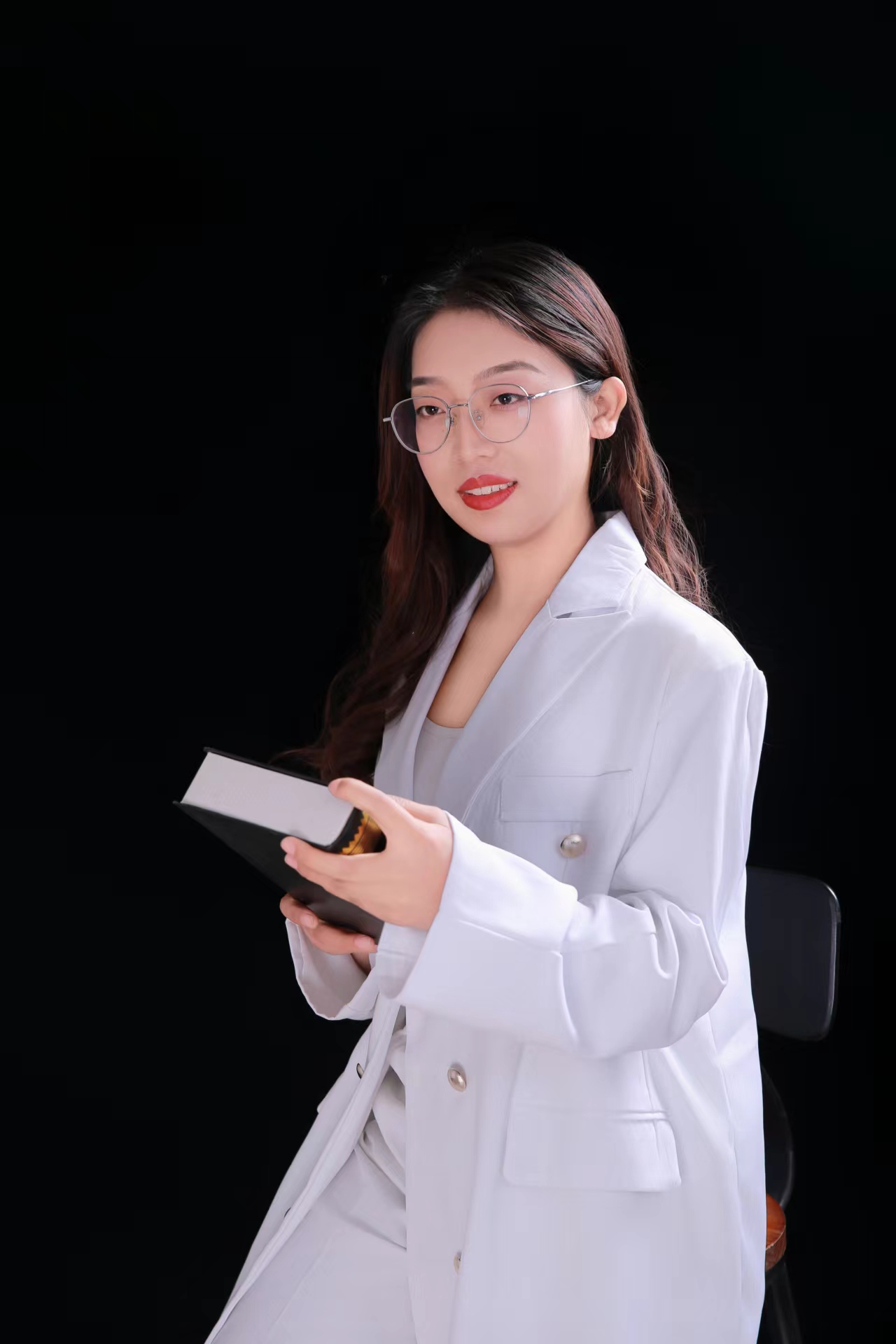 黄宁宁律师肖像