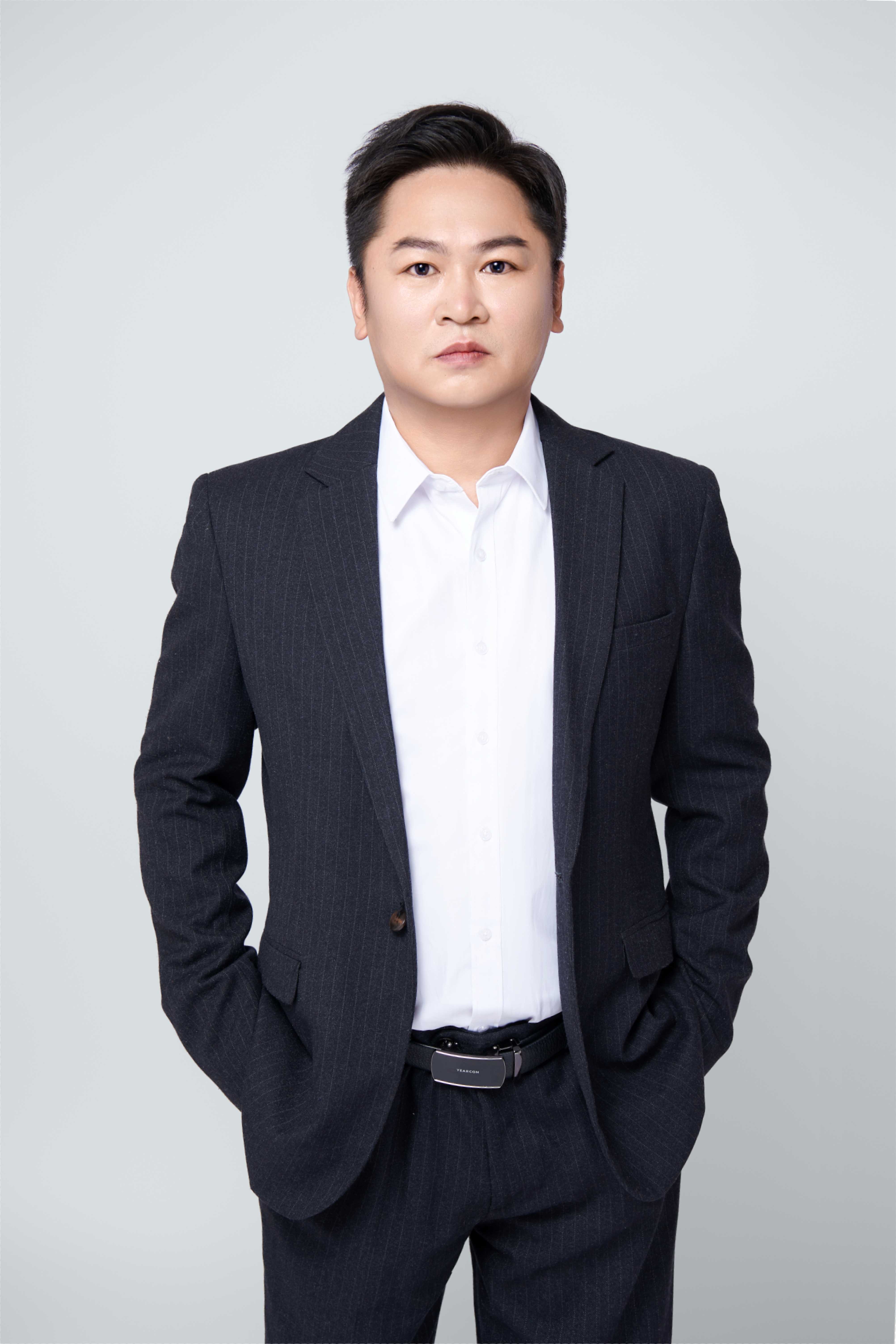 袁红斌律师肖像
